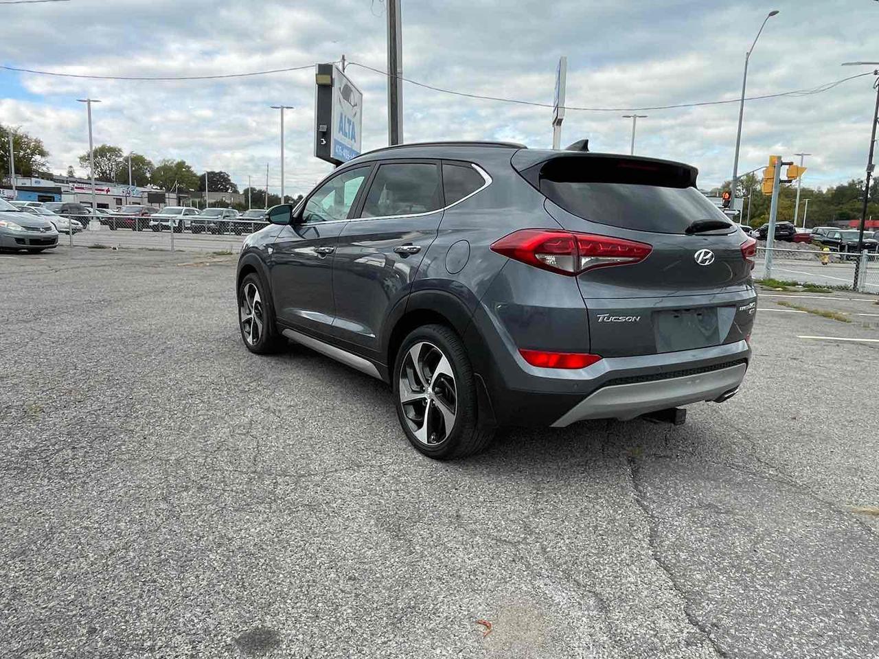 2017 Hyundai Tucson Limited Photo2