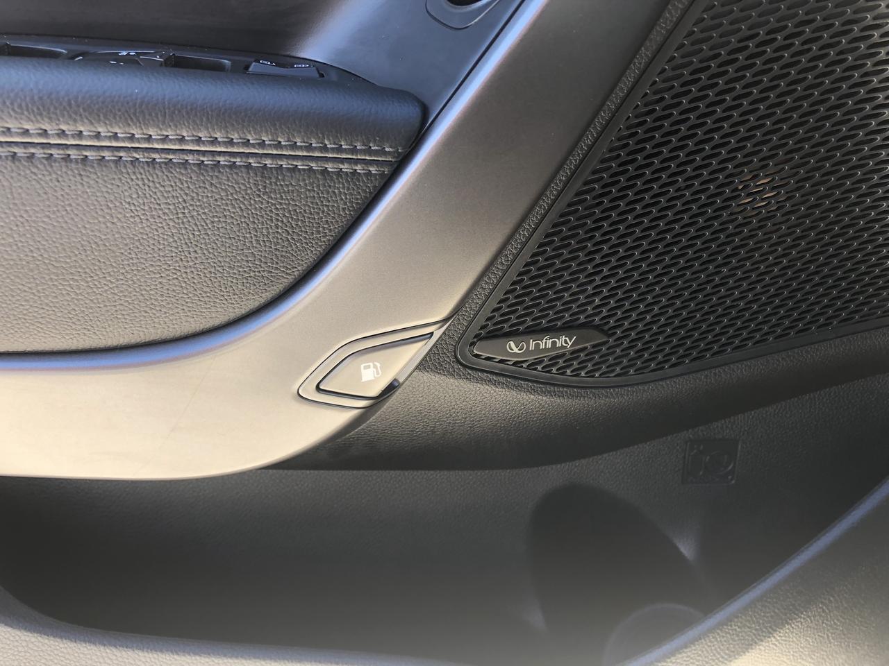 2017 Hyundai Santa Fe "LUXURY SPORT" Photo