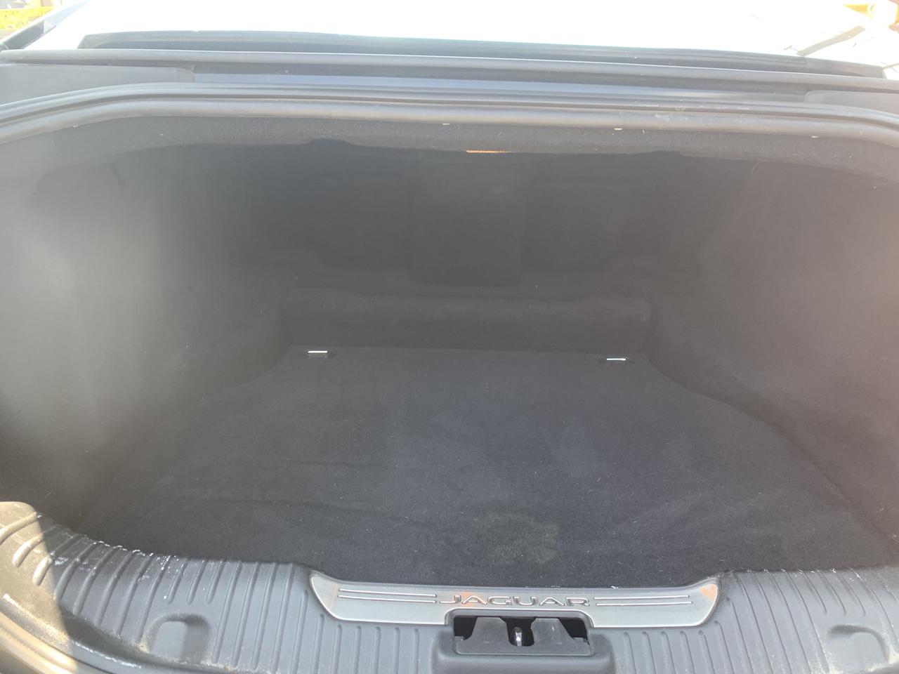 2016 Jaguar "XJ-L" portfollio XJL Photo