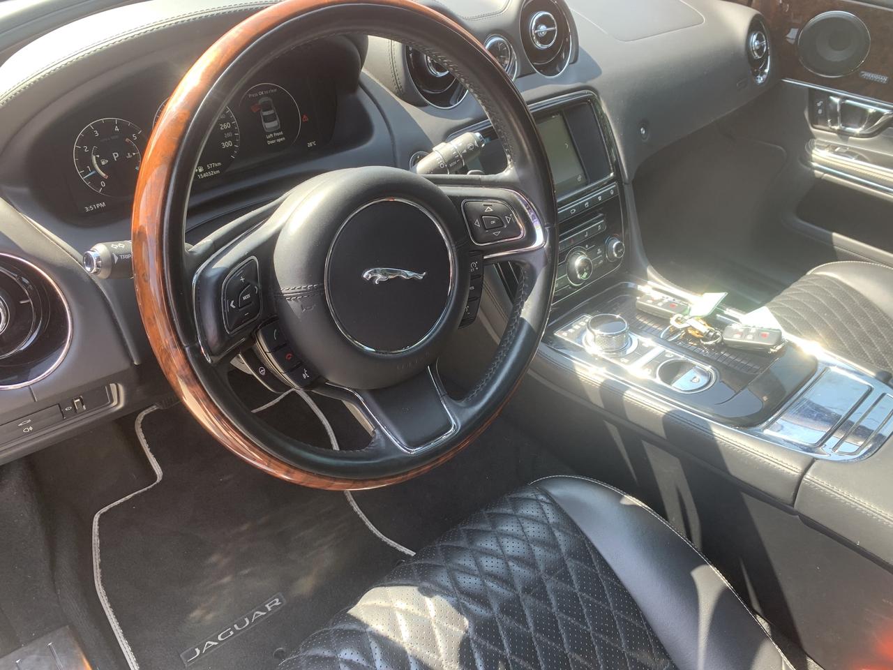 2016 Jaguar "XJ-L" portfollio XJL Photo