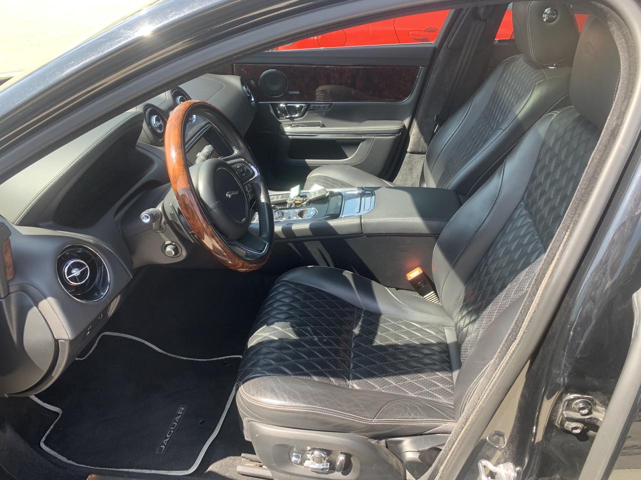 2016 Jaguar "XJ-L" portfollio XJL Photo