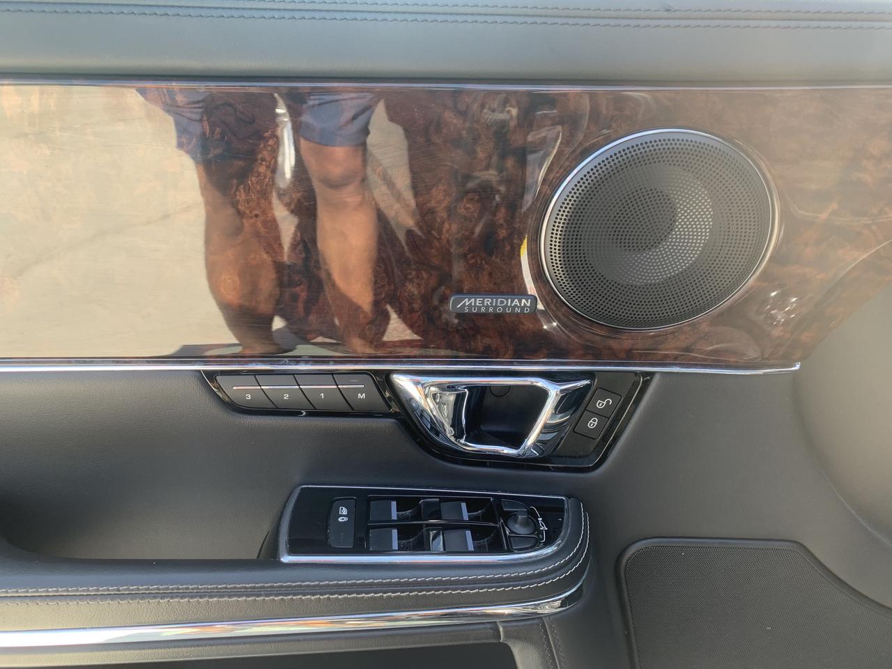 2016 Jaguar "XJ-L" portfollio XJL Photo