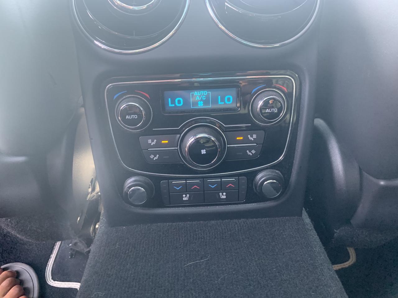 2016 Jaguar "XJ-L" portfollio XJL Photo