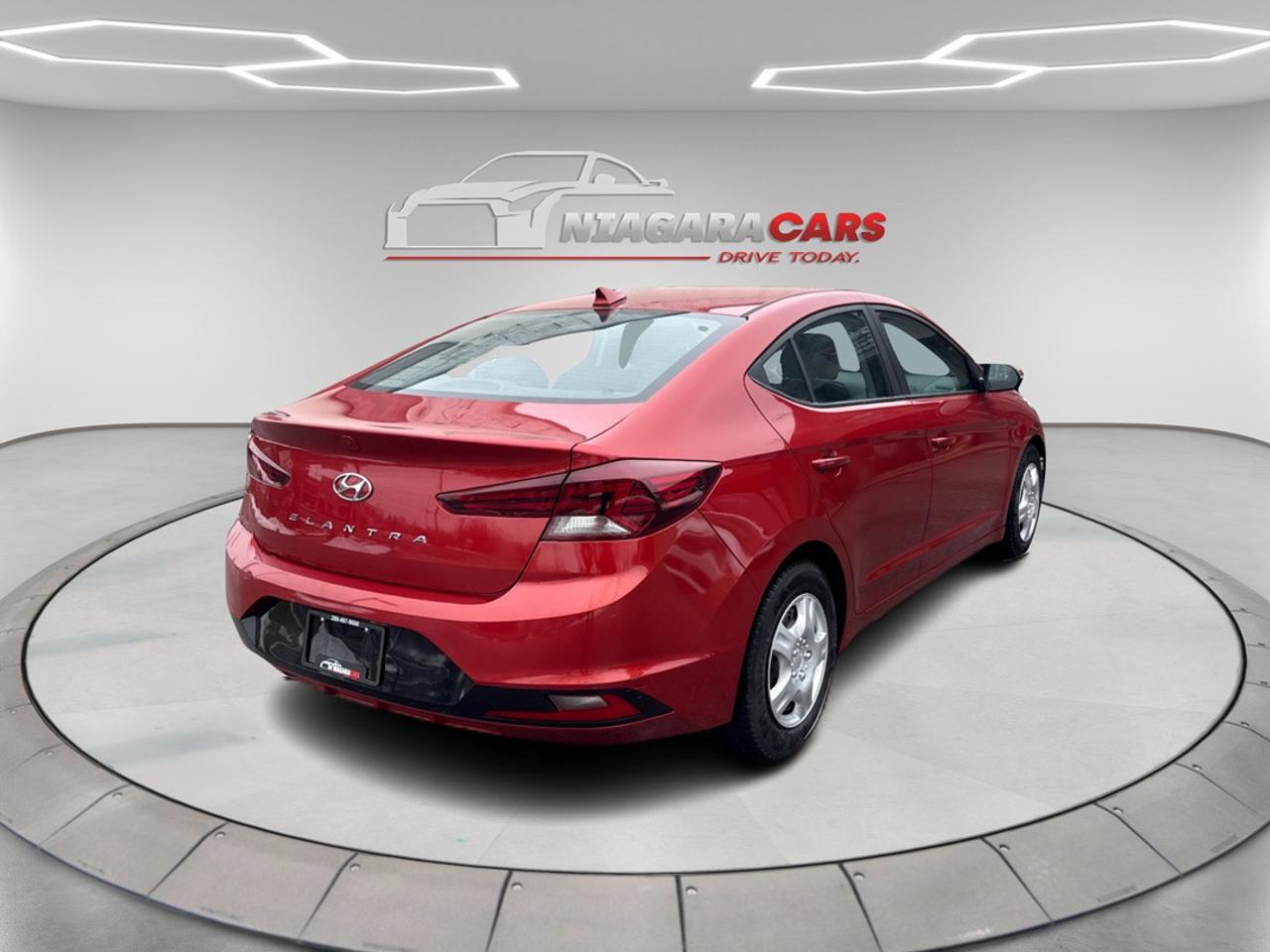 2020 Hyundai Elantra Limited Photo2