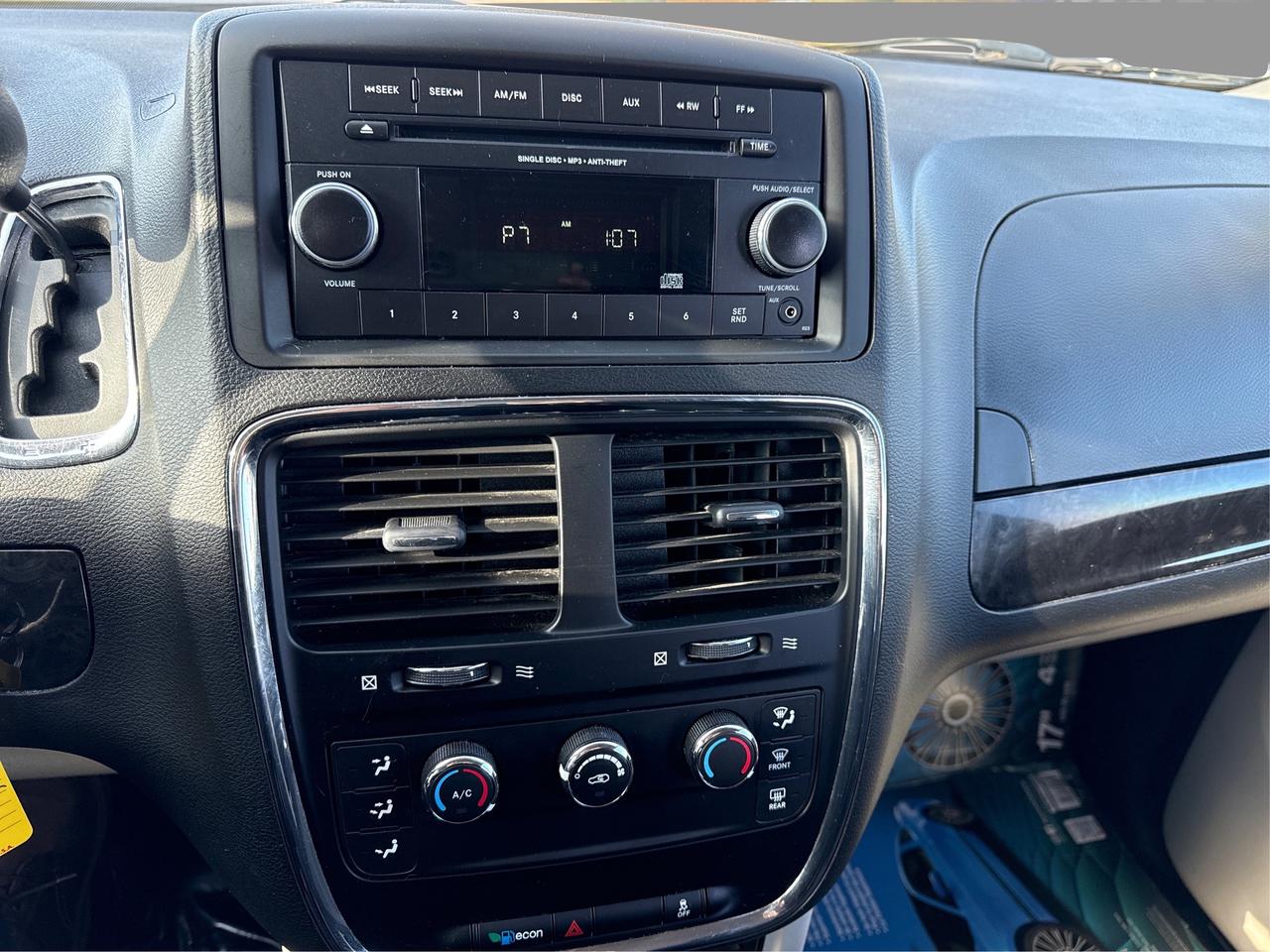 2017 Dodge Grand Caravan SE Photo