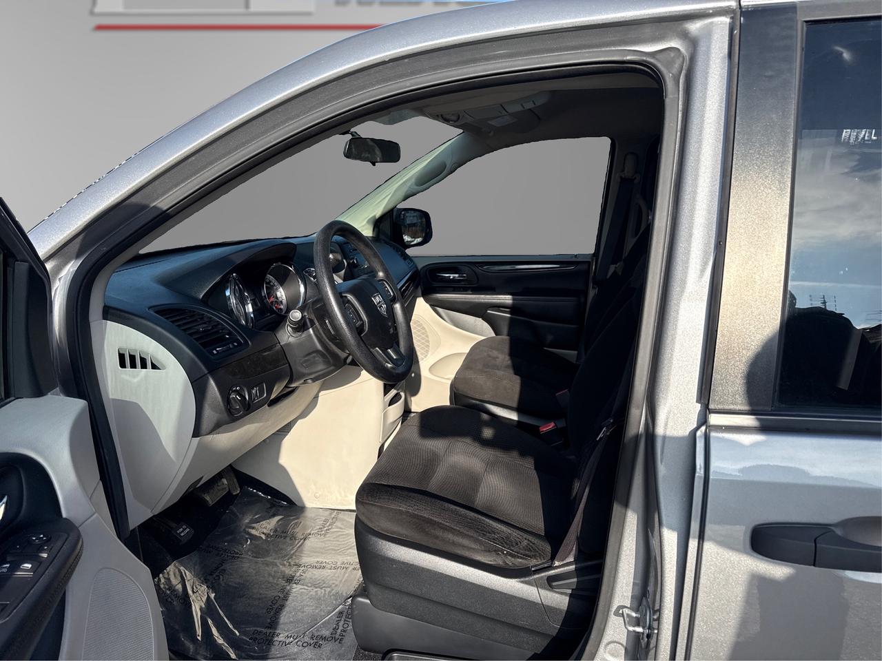 2017 Dodge Grand Caravan SE Photo