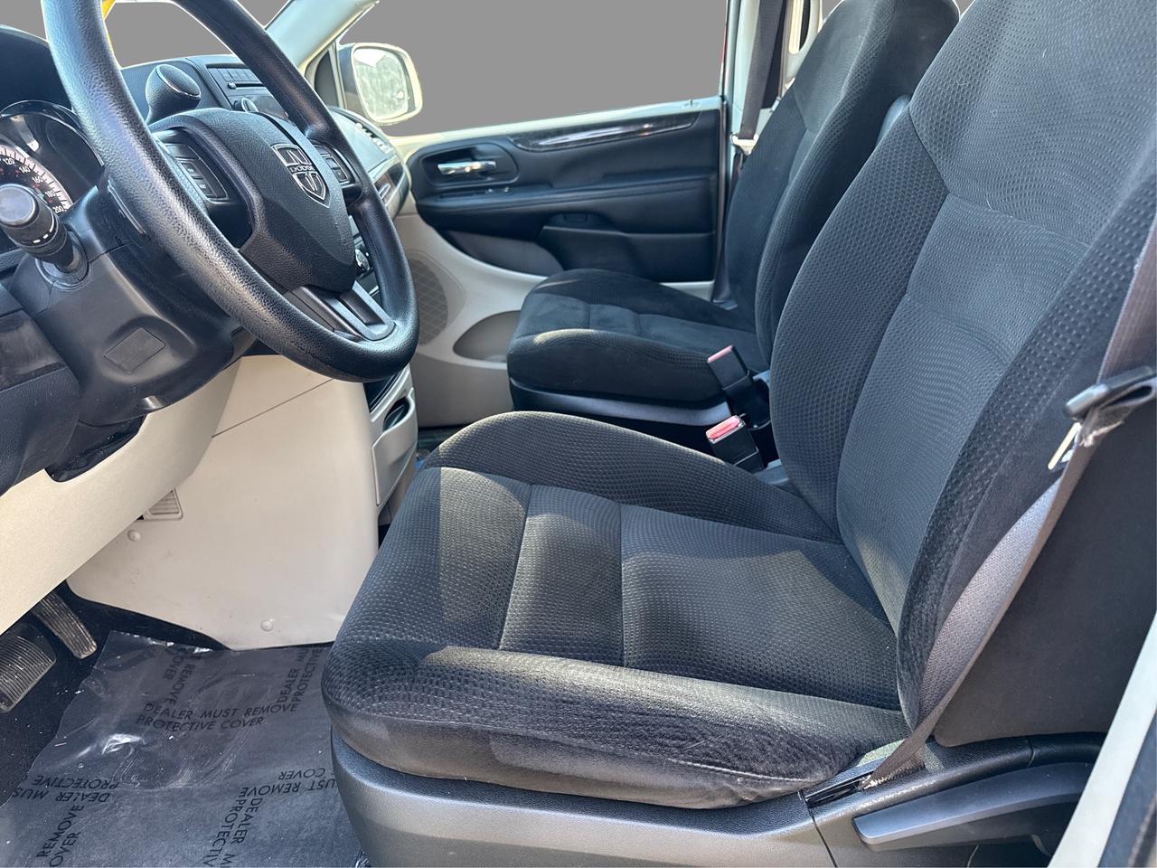 2017 Dodge Grand Caravan SE Photo