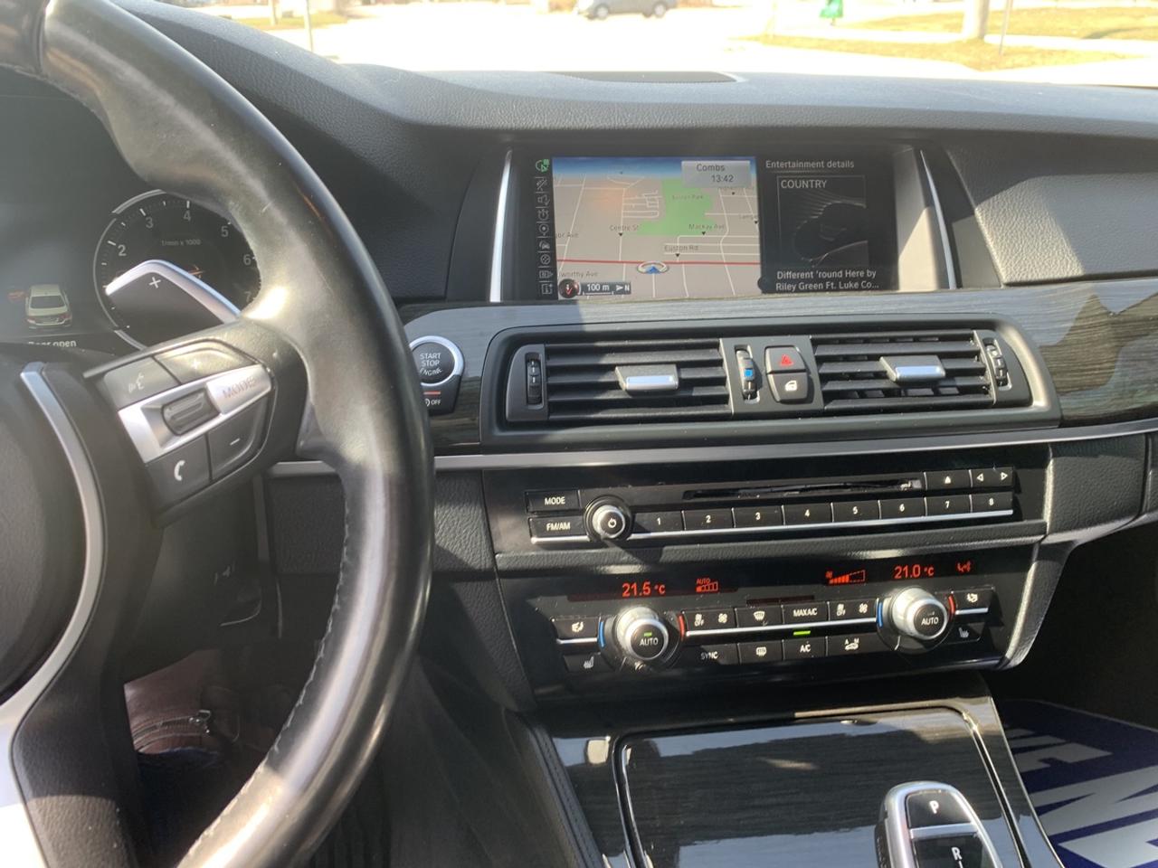 2016 BMW 5-Series 528i xDrive "M" SPORT Photo