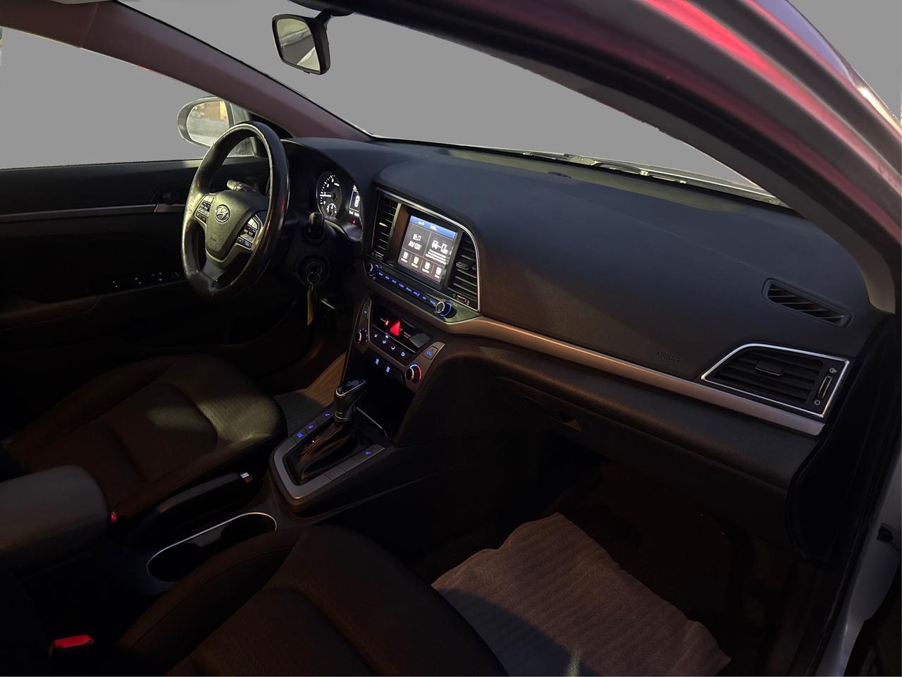 2017 Hyundai Elantra Limited Photo