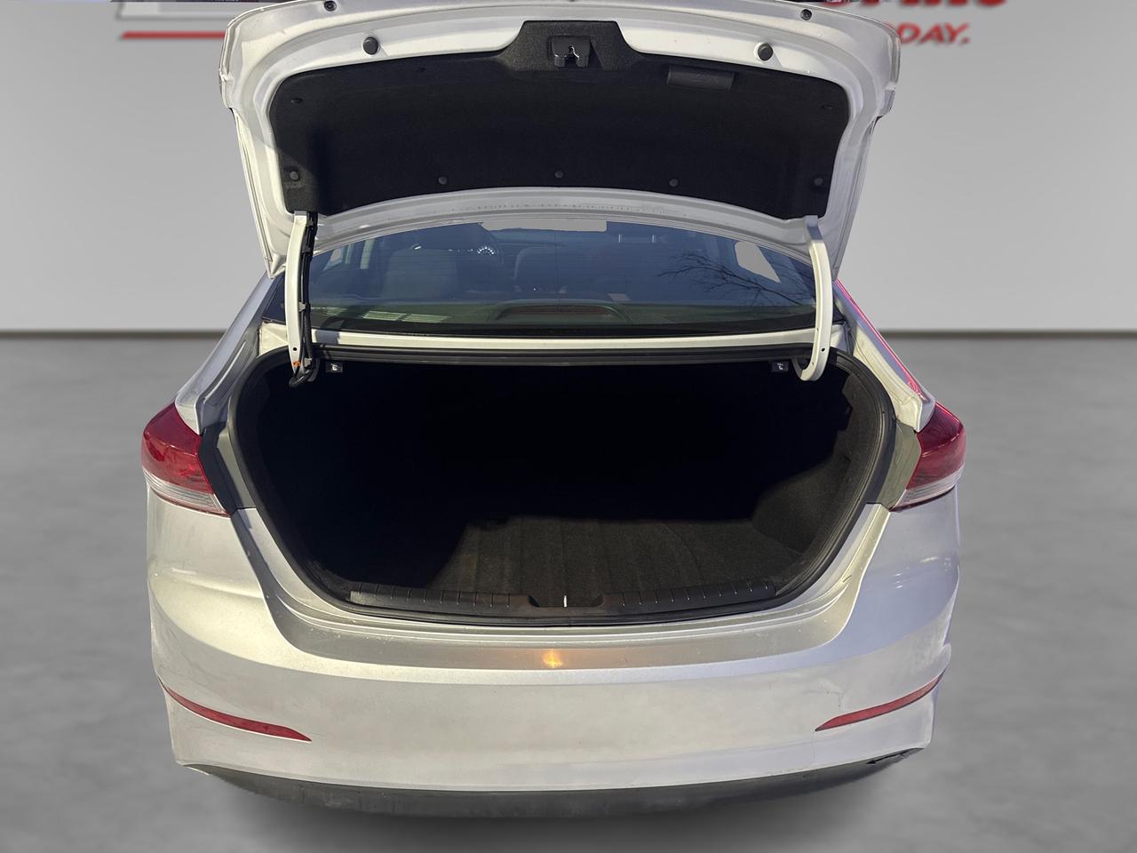 2017 Hyundai Elantra Limited Photo