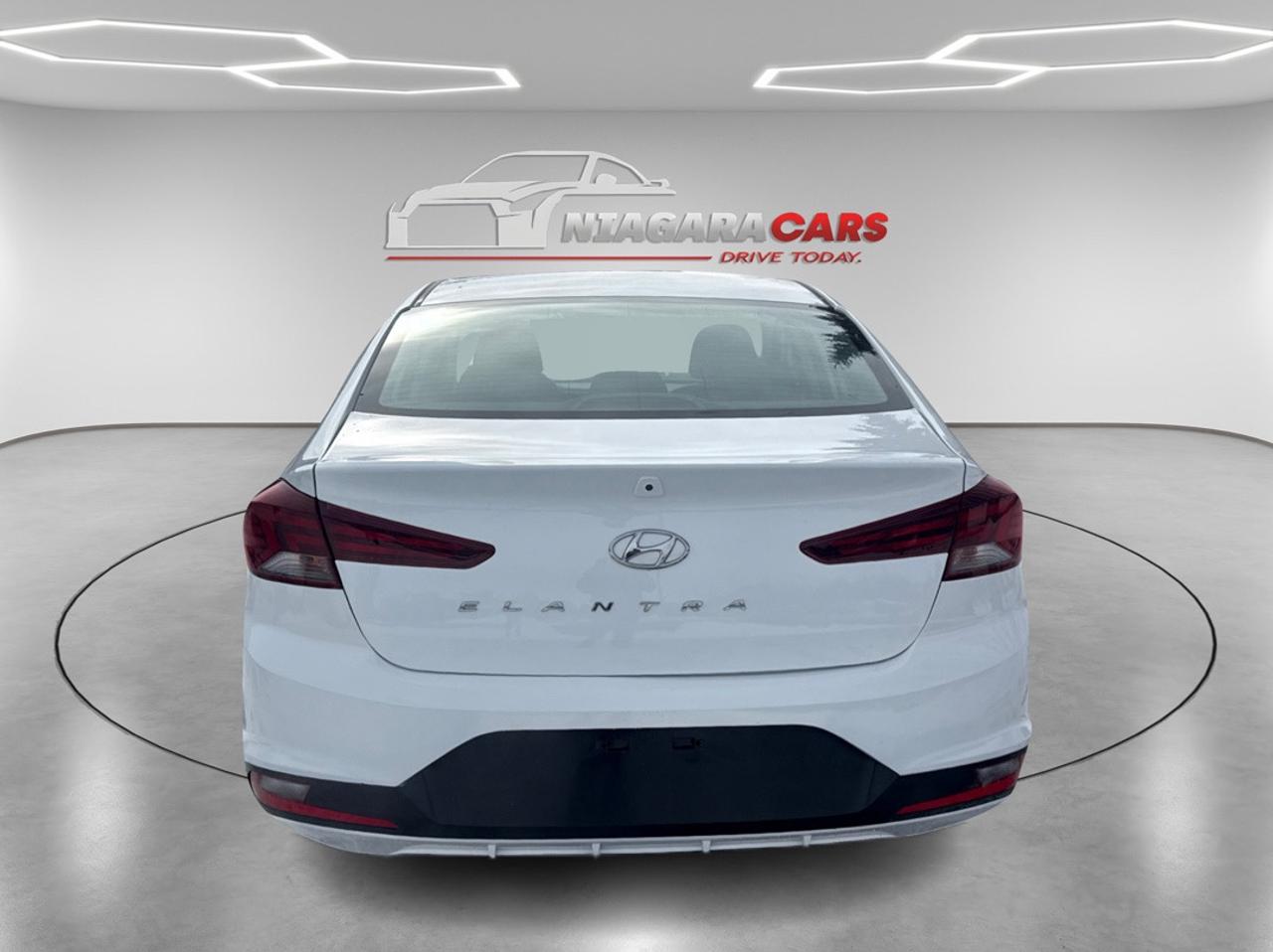 2019 Hyundai Elantra SE Photo3