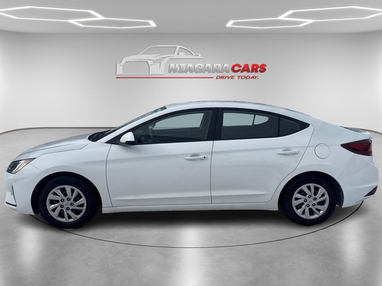 2019 Hyundai Elantra SE Photo