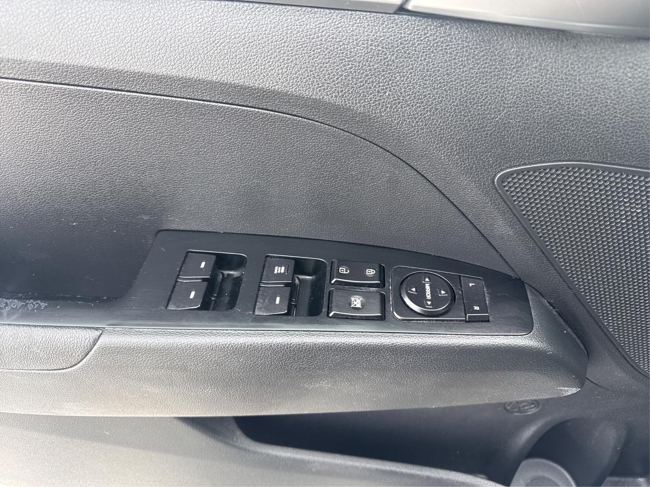 2019 Hyundai Elantra SE Photo