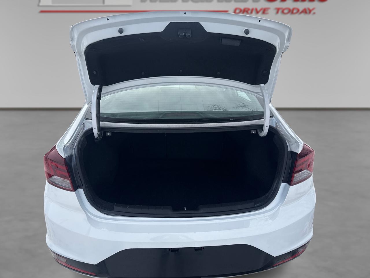 2019 Hyundai Elantra SE Photo