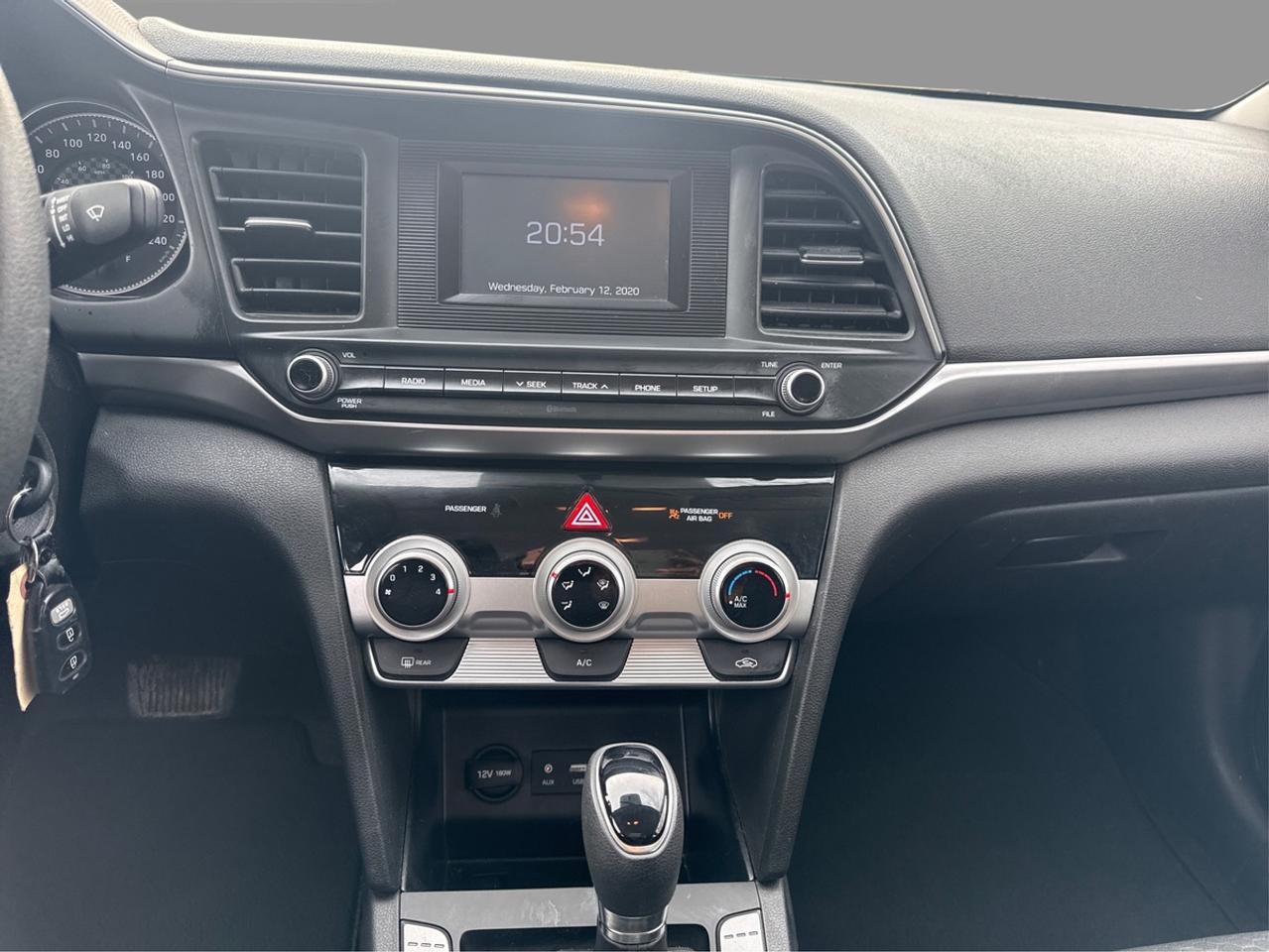 2019 Hyundai Elantra SE Photo
