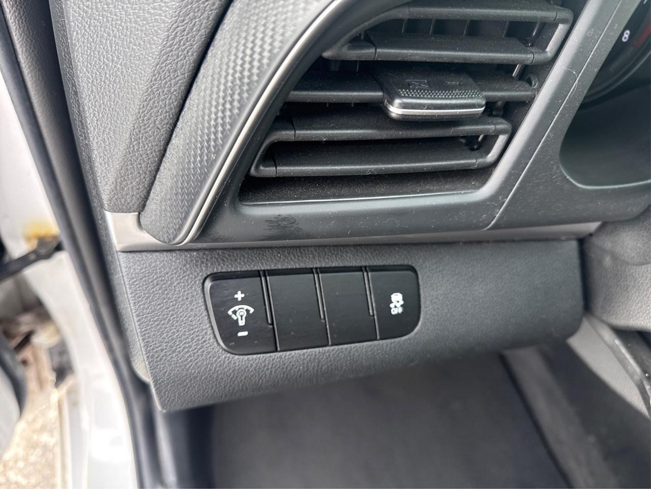 2019 Hyundai Elantra SE Photo