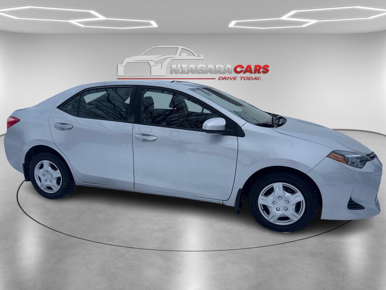 2019 Toyota Corolla LE Photo