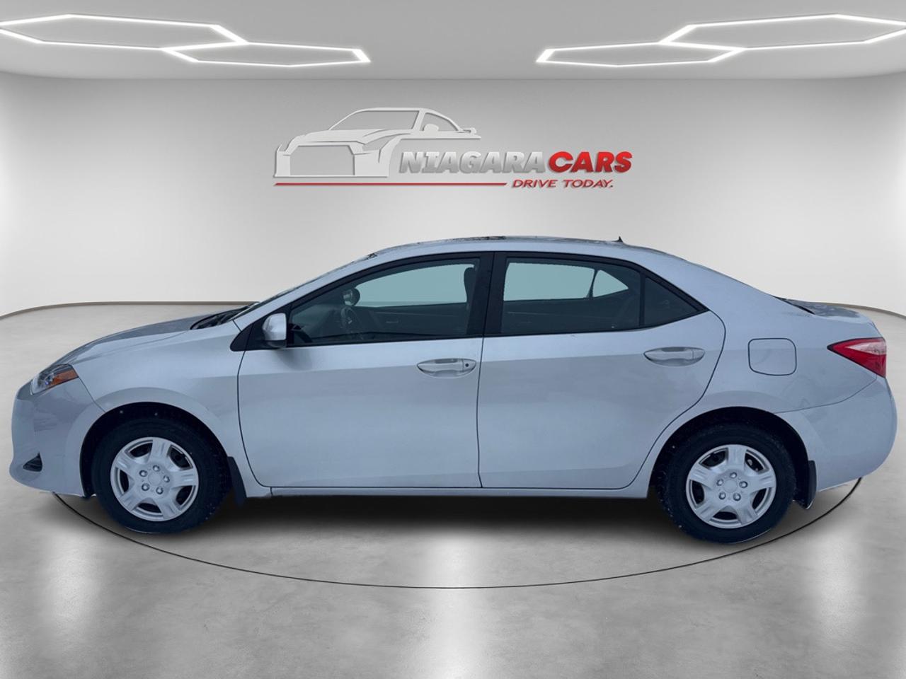 2019 Toyota Corolla LE Photo