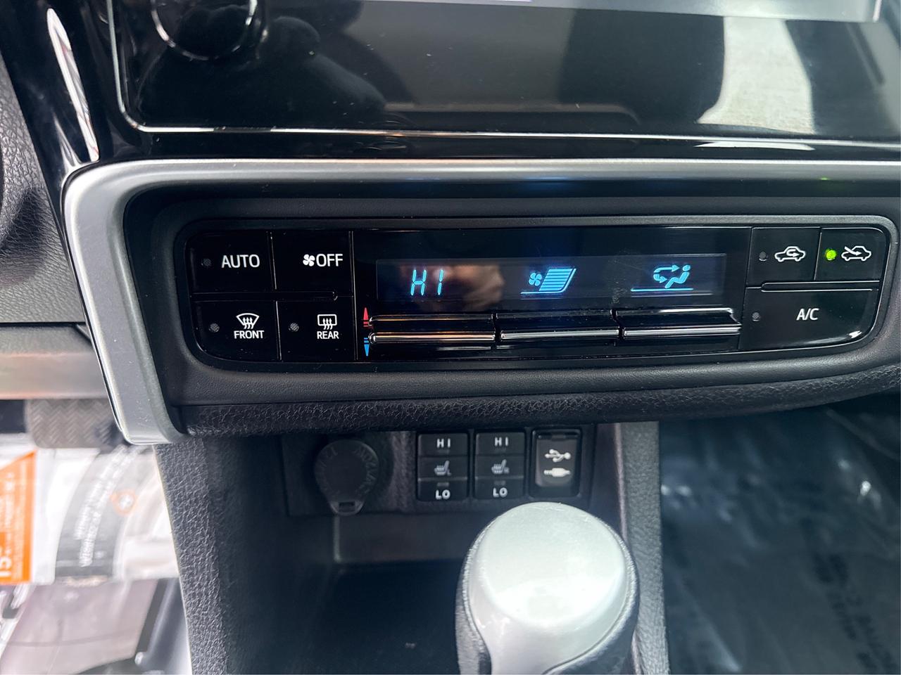 2019 Toyota Corolla LE Photo