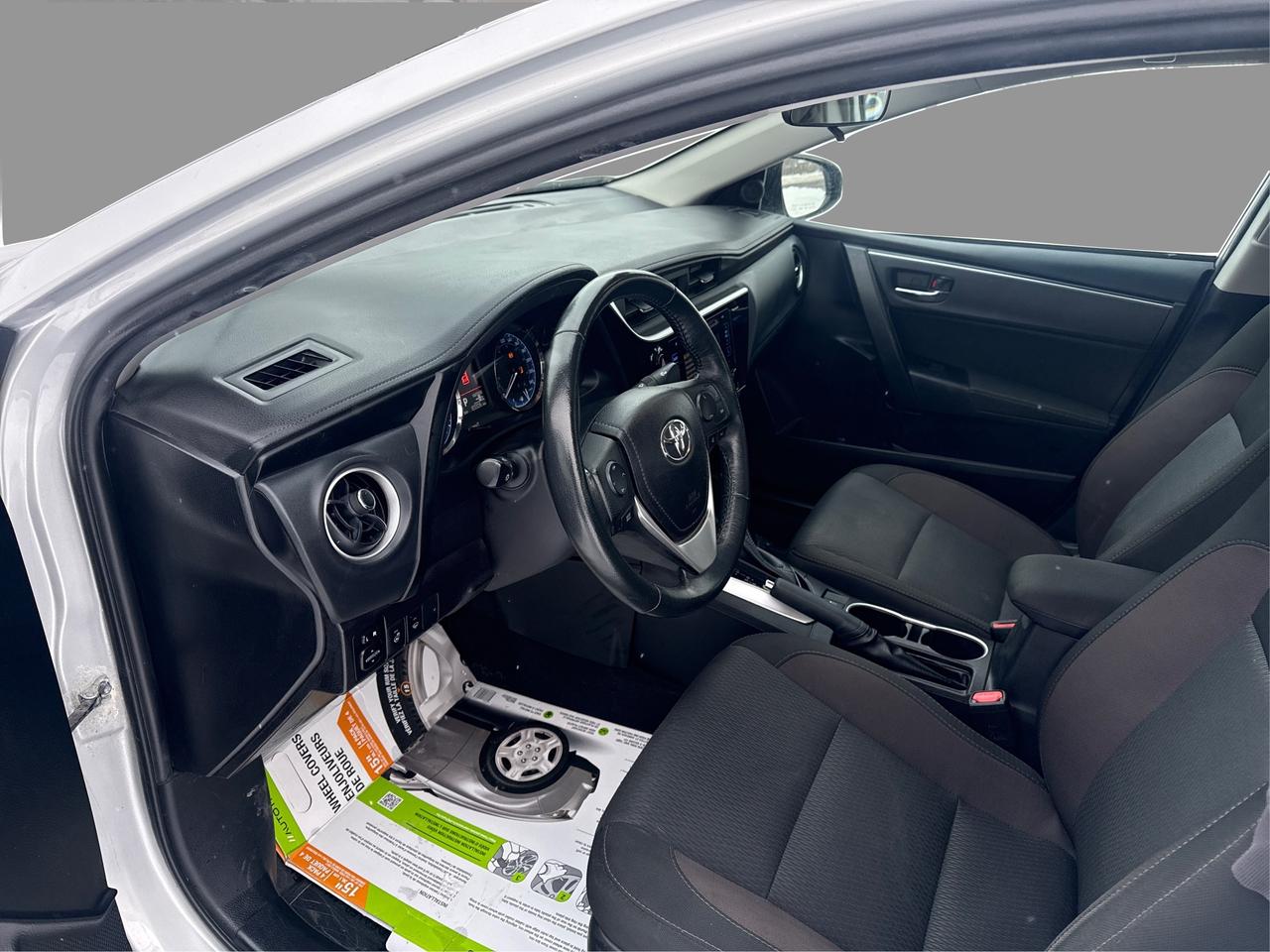 2019 Toyota Corolla LE Photo