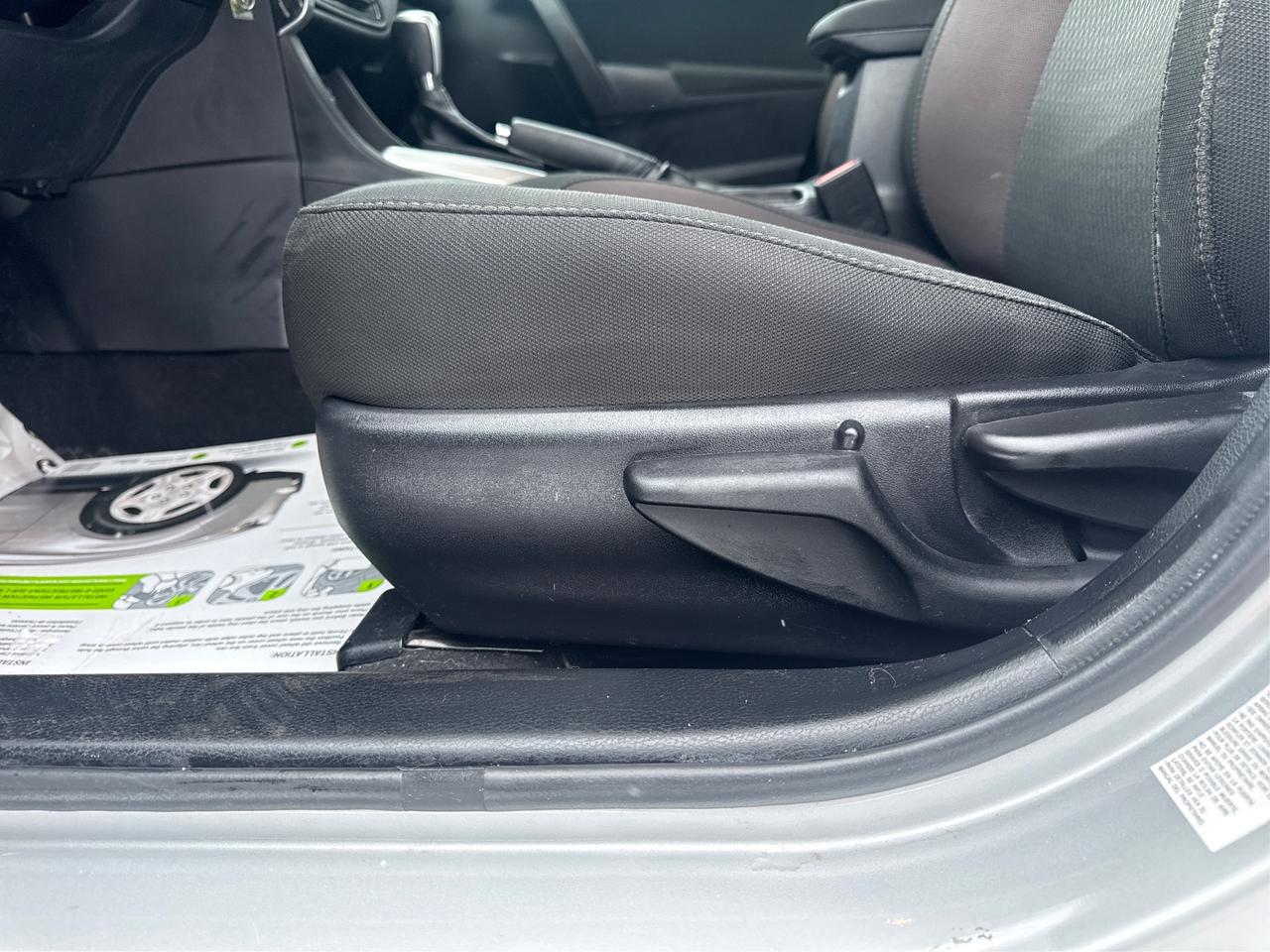 2019 Toyota Corolla LE Photo