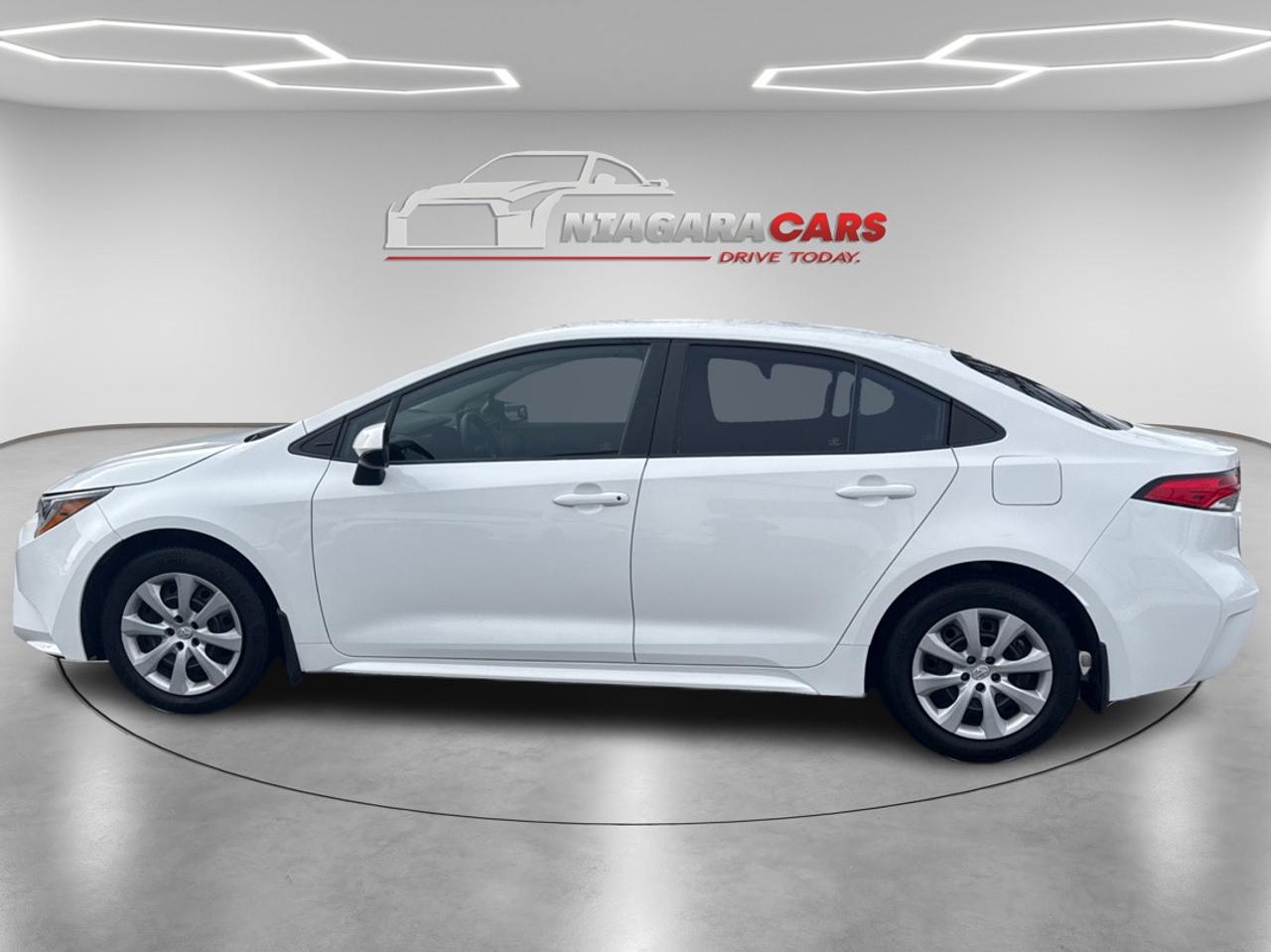 2022 Toyota Corolla LE Photo4