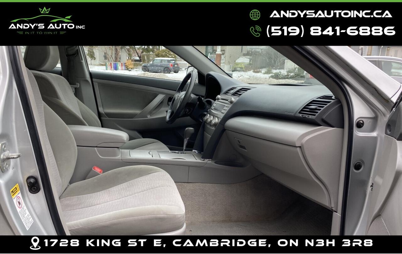 2010 Toyota Camry LE ! SUNROOF ! AUTOMATIC ! LOW KMS Photo