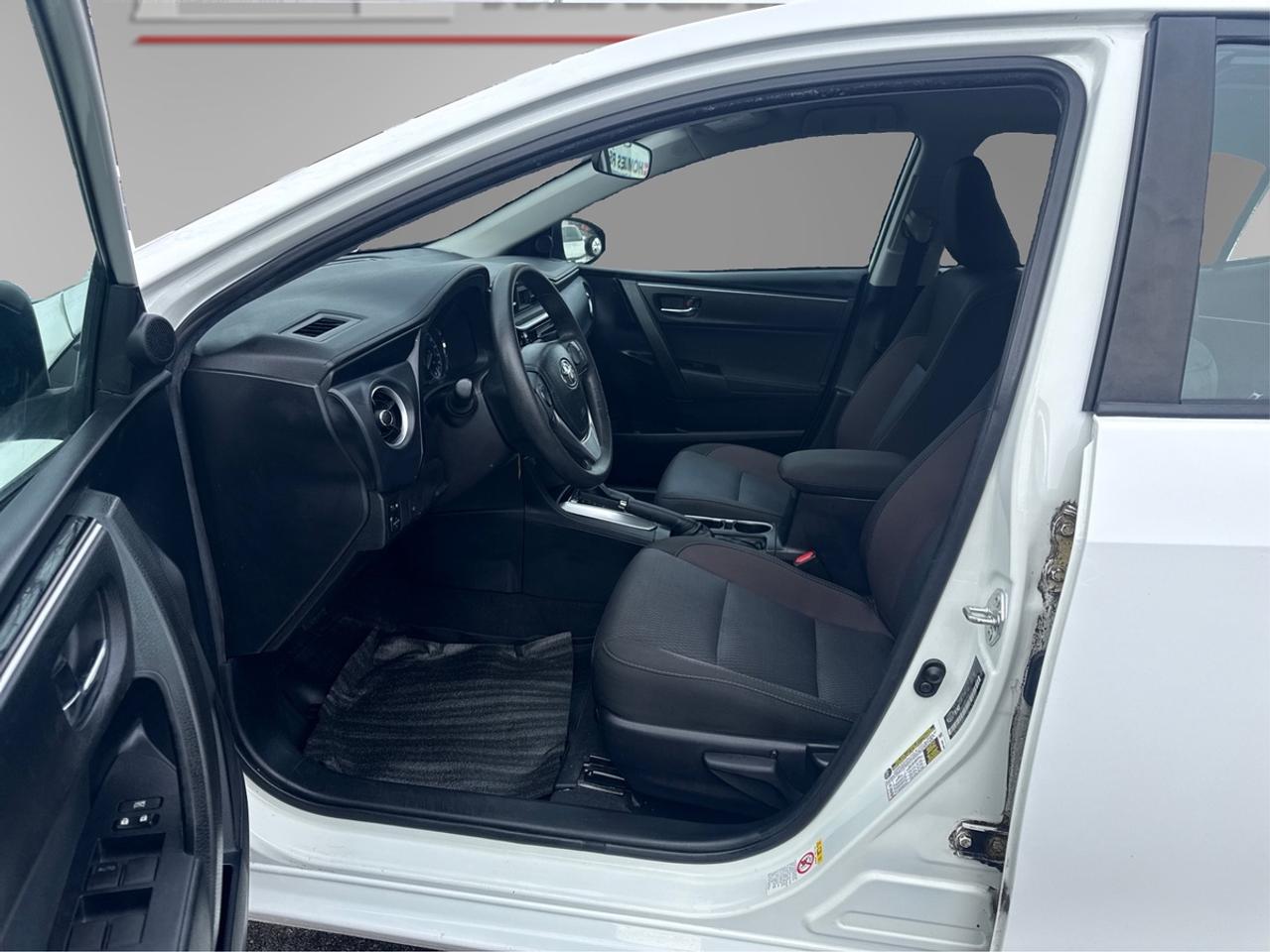2018 Toyota Corolla LE Photo