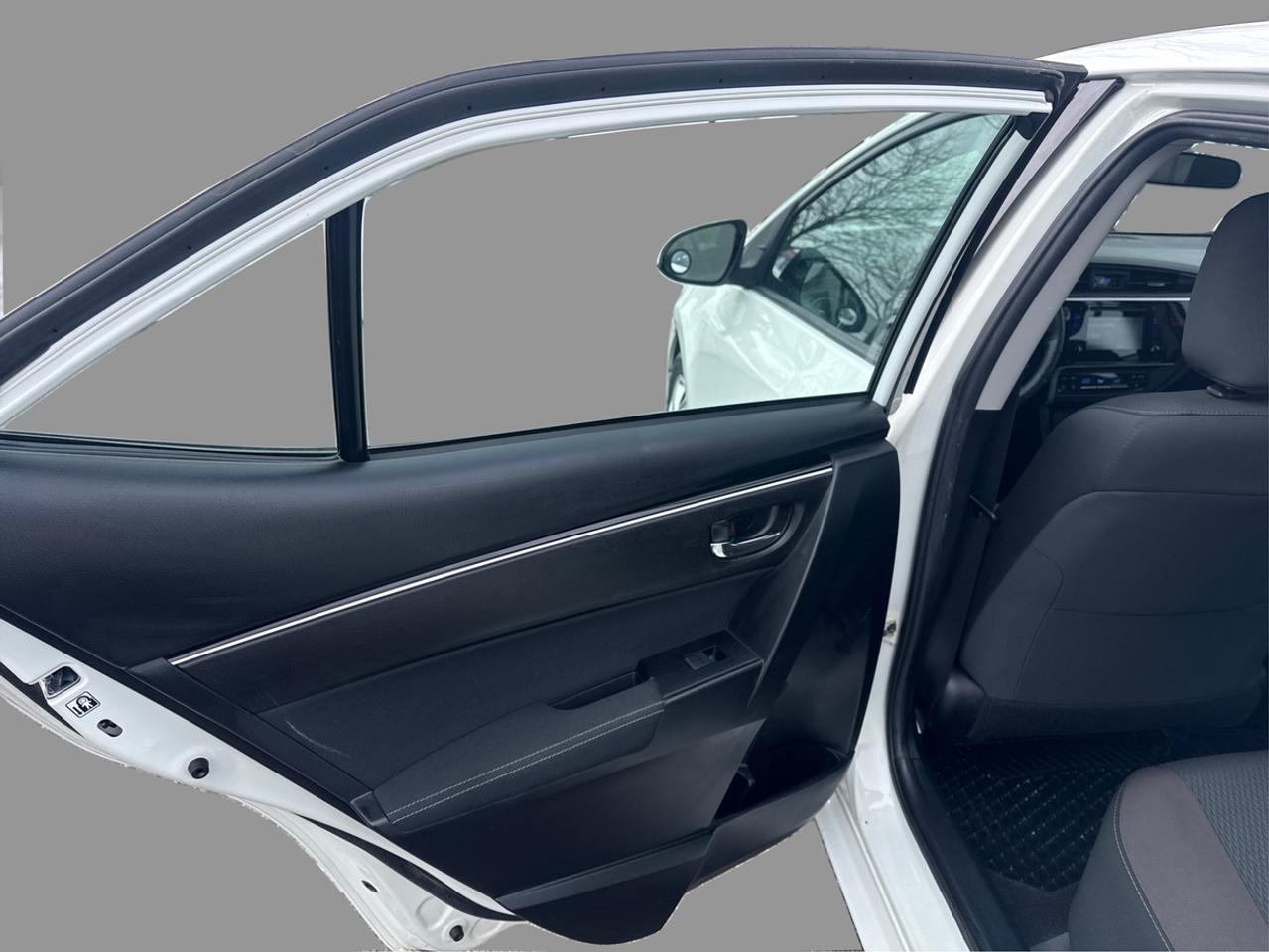2018 Toyota Corolla LE Photo