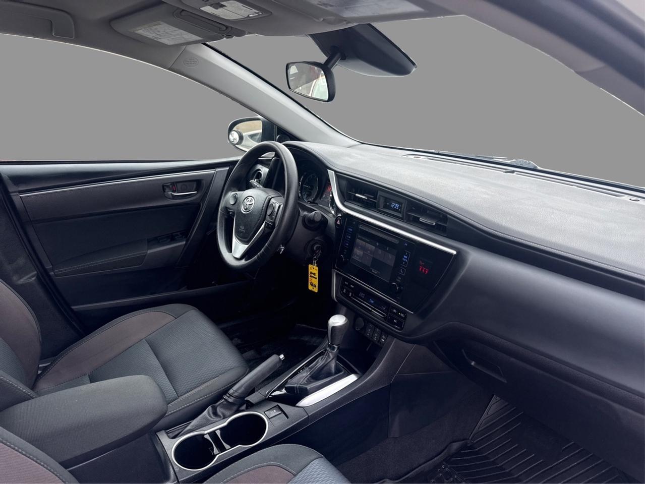 2018 Toyota Corolla LE Photo