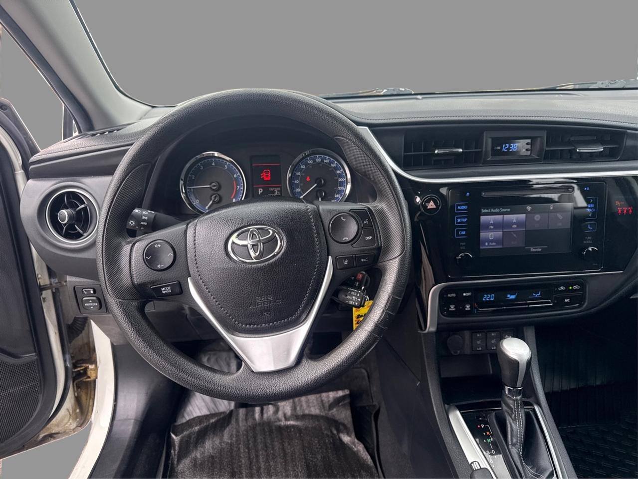 2018 Toyota Corolla LE Photo