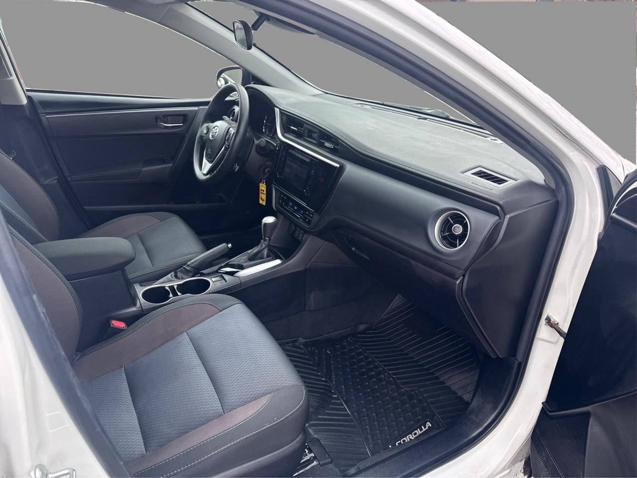 2018 Toyota Corolla LE Photo