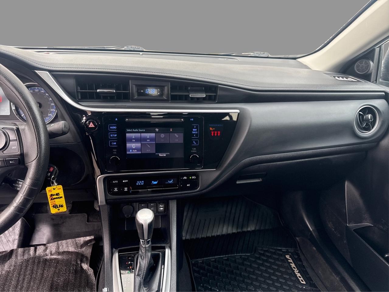 2018 Toyota Corolla LE Photo