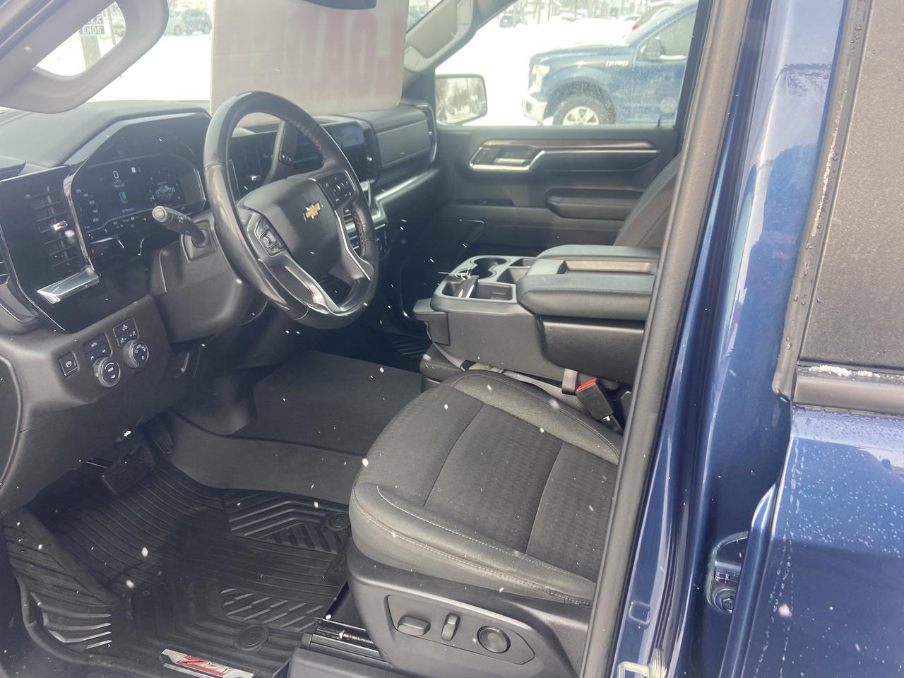 2023 Chevrolet Silverado 1500 LT Photo