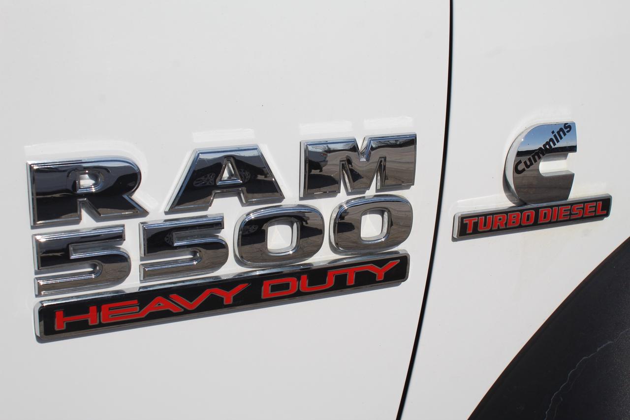 2016 RAM 5500 Versalift  Service Bucket Photo4