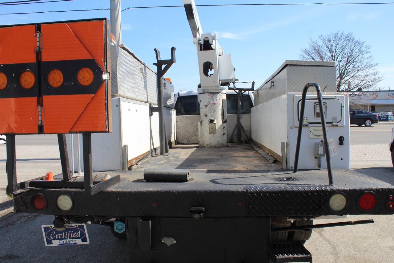 2016 RAM 5500 Versalift  Service Bucket Photo