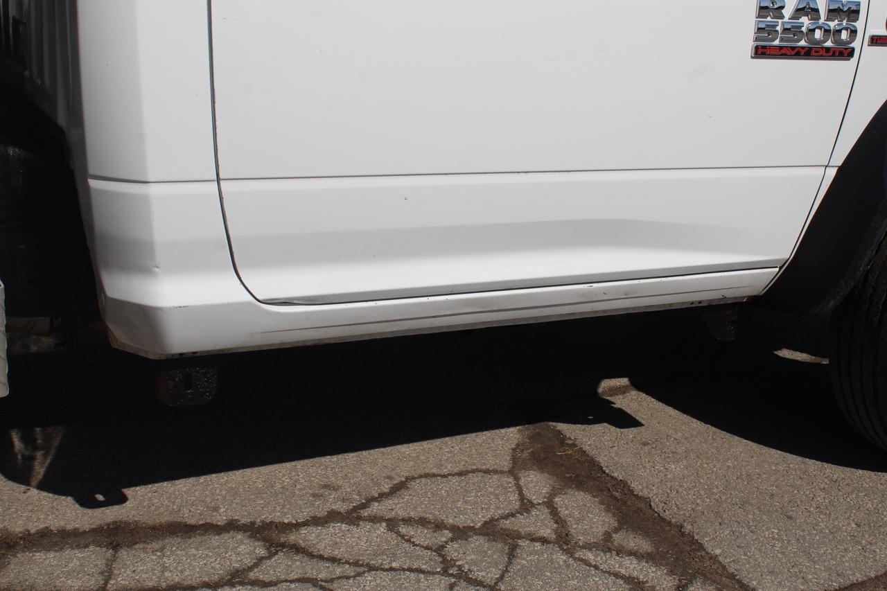 2016 RAM 5500 Versalift  Service Bucket Photo