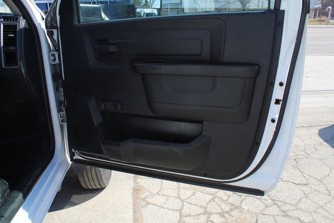 2016 RAM 5500 Versalift  Service Bucket Photo