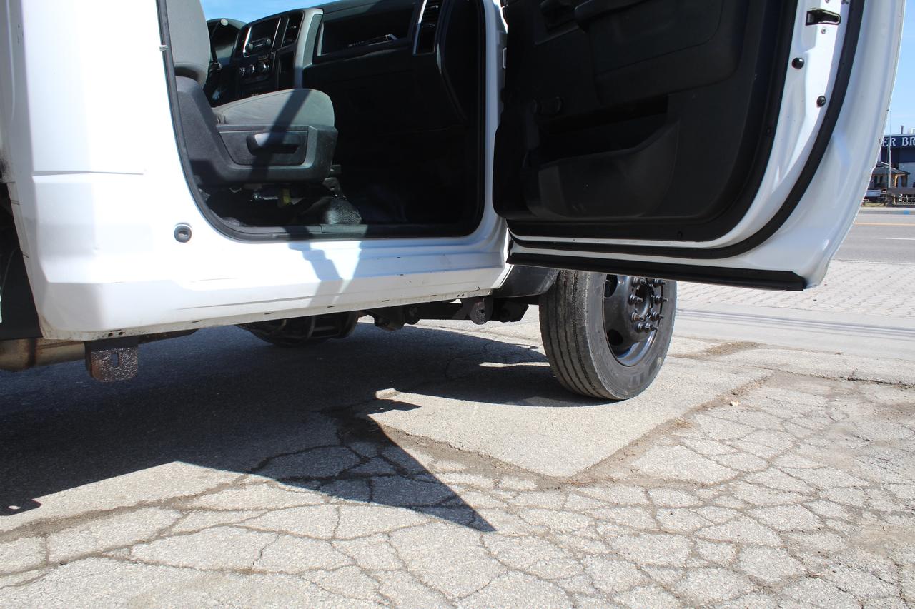 2016 RAM 5500 Versalift  Service Bucket Photo