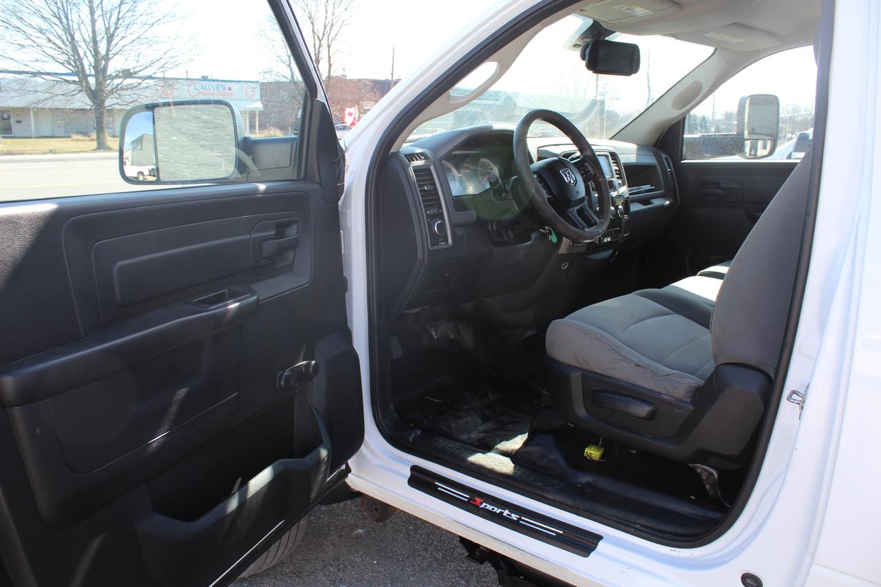 2016 RAM 5500 Versalift  Service Bucket Photo