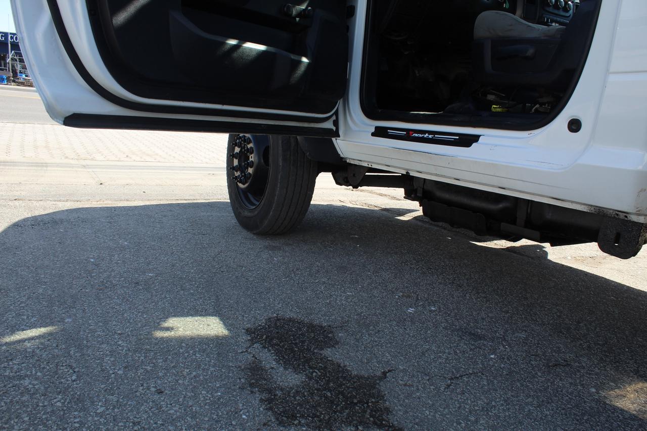 2016 RAM 5500 Versalift  Service Bucket Photo