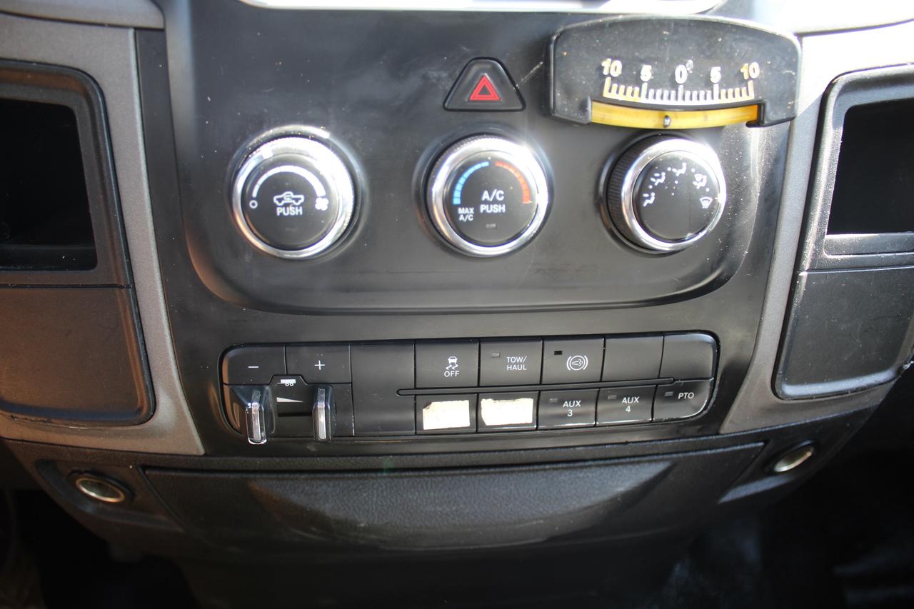 2016 RAM 5500 Versalift  Service Bucket Photo