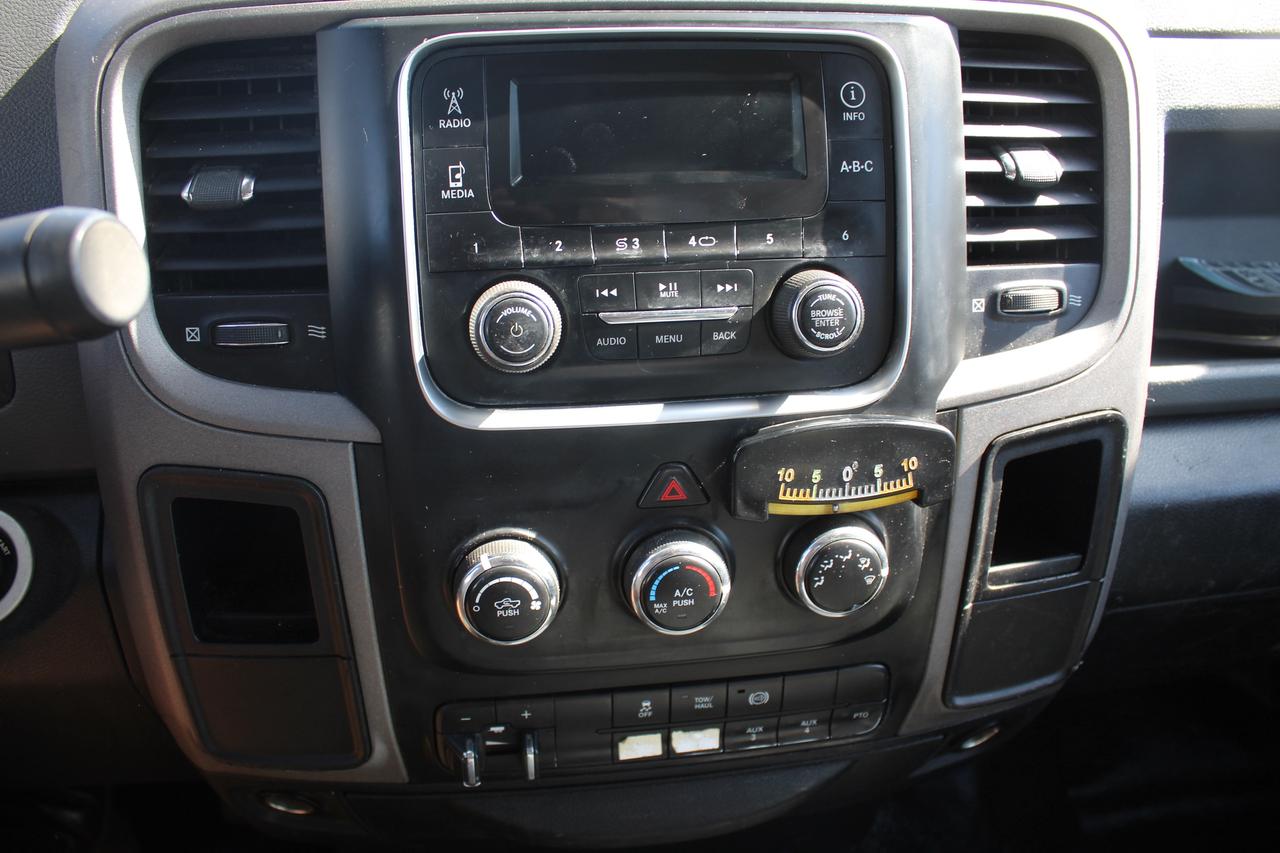 2016 RAM 5500 Versalift  Service Bucket Photo