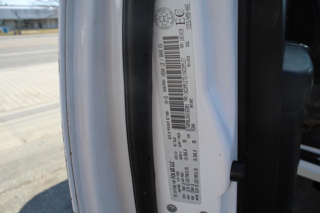 2016 RAM 5500 Versalift  Service Bucket Photo