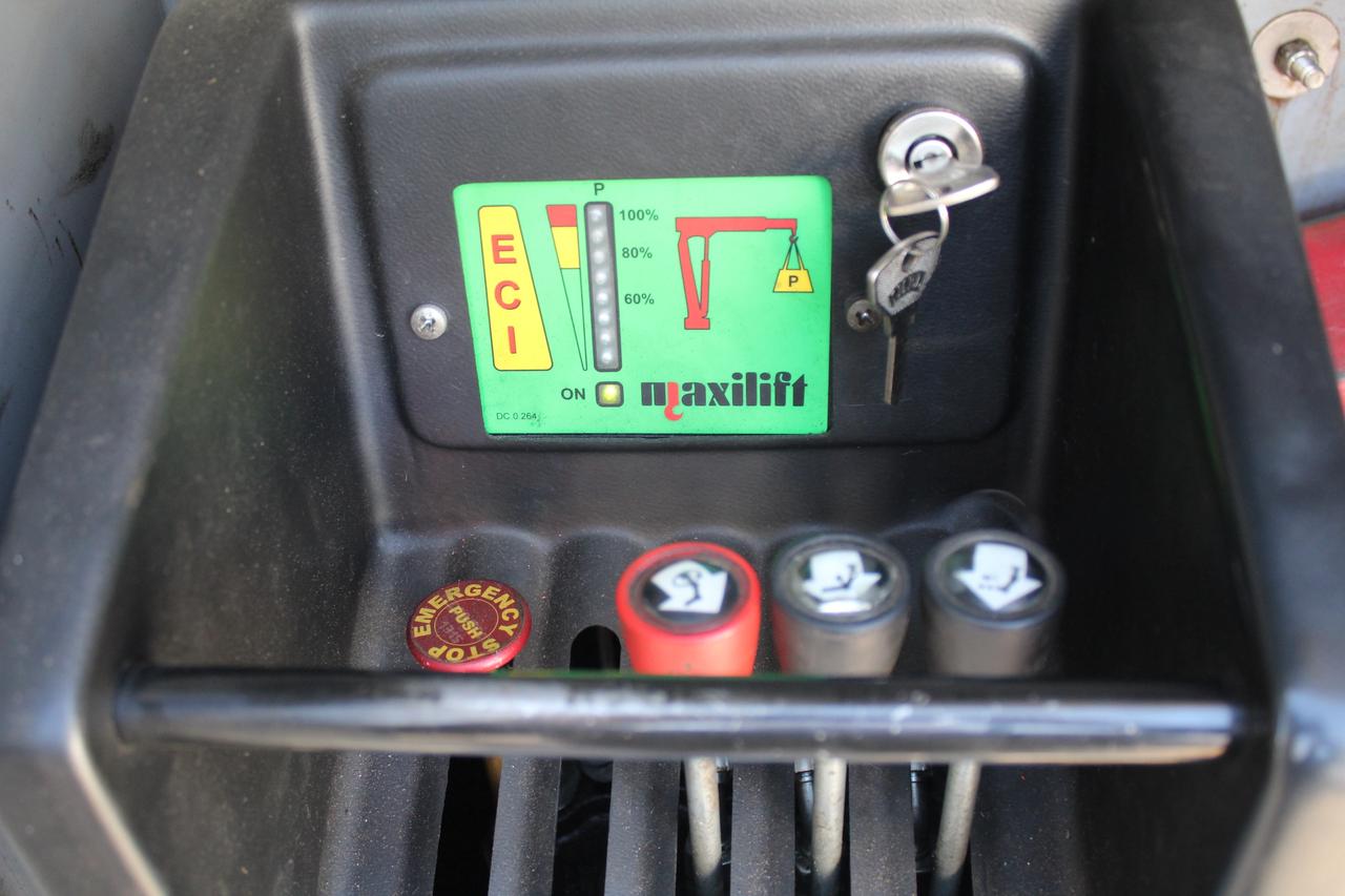 2015 Ford F-550 Super Duty Chassis XL Crane 165 Photo