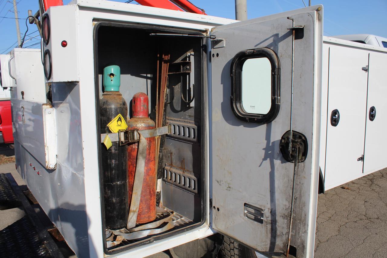 2015 Ford F-550 Super Duty Chassis XL Crane 165 Photo