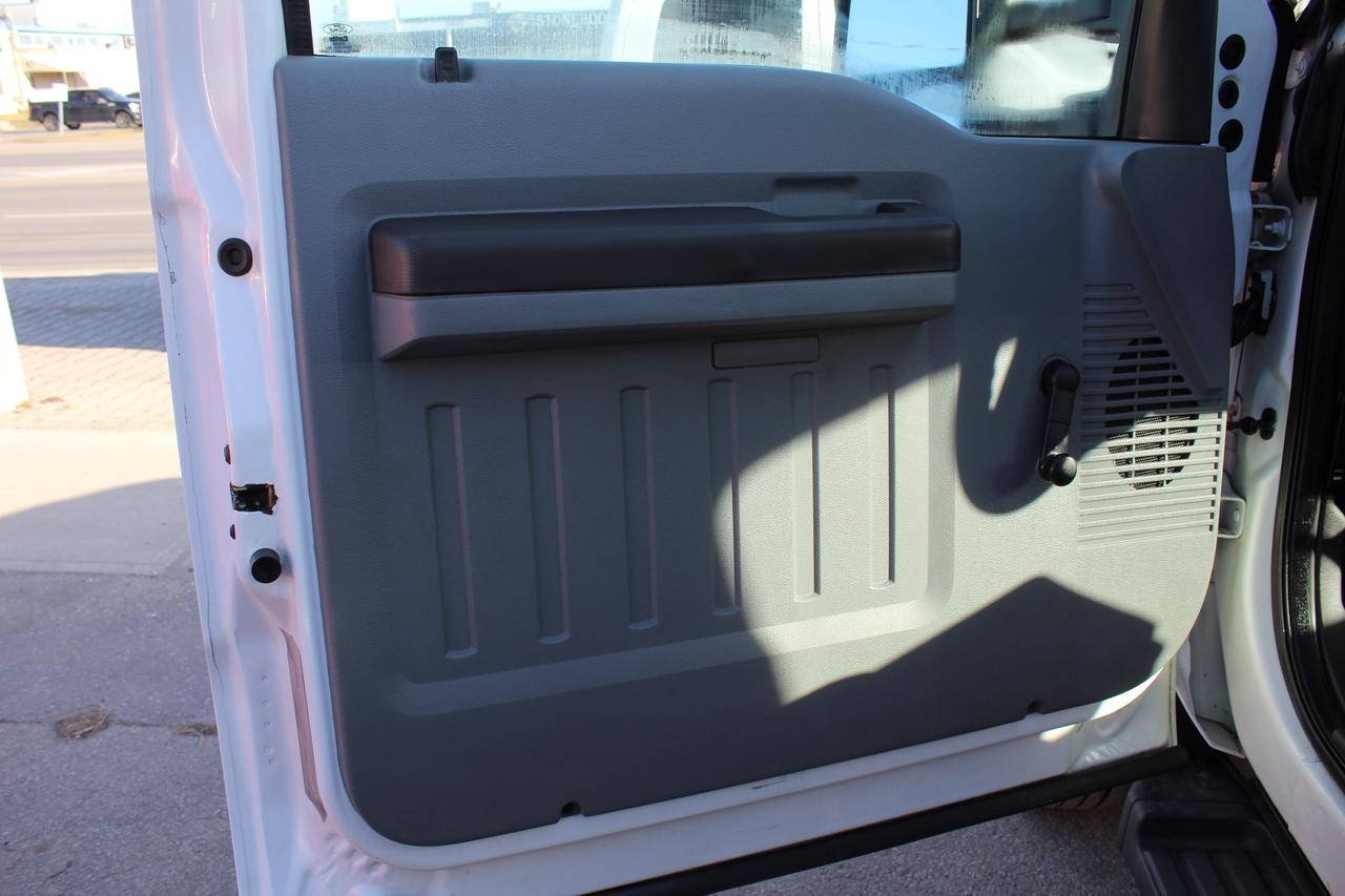 2015 Ford F-550 Super Duty Chassis XL Crane 165 Photo