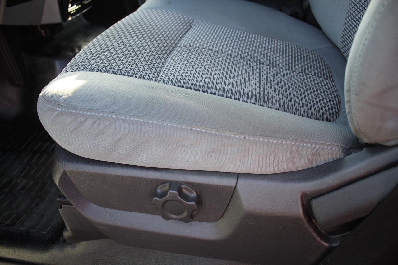 2015 Ford F-550 Super Duty Chassis XL Crane 165 Photo