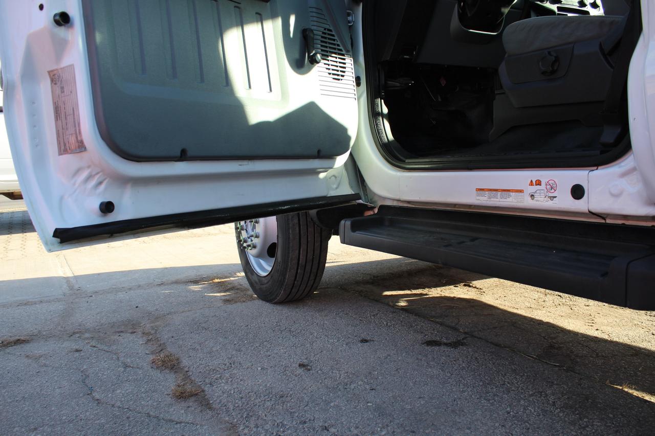 2015 Ford F-550 Super Duty Chassis XL Crane 165 Photo