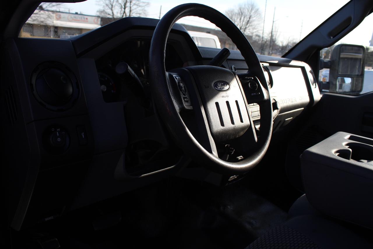 2015 Ford F-550 Super Duty Chassis XL Crane 165 Photo